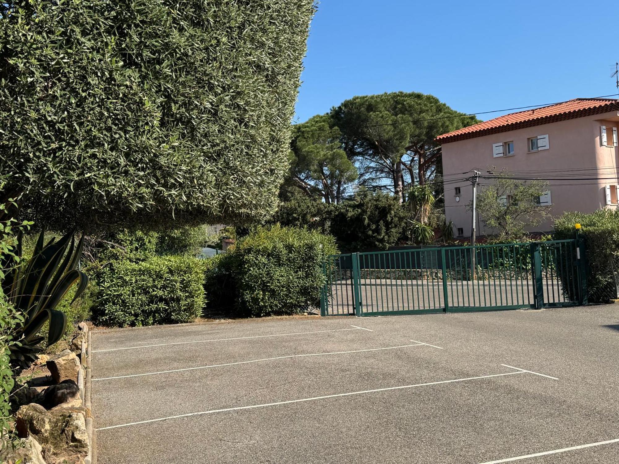 Apartment Charmand En Avec Piscine